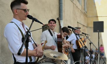 Koncert Ferajny z Hoovera na terenie Muzeum Żołnierzy Wyklętych i Więźniów Politycznych PRL.