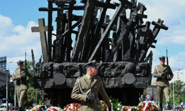 Uroczystości przed Pomnikiem Poległym i Pomordowanym na Wschodzie