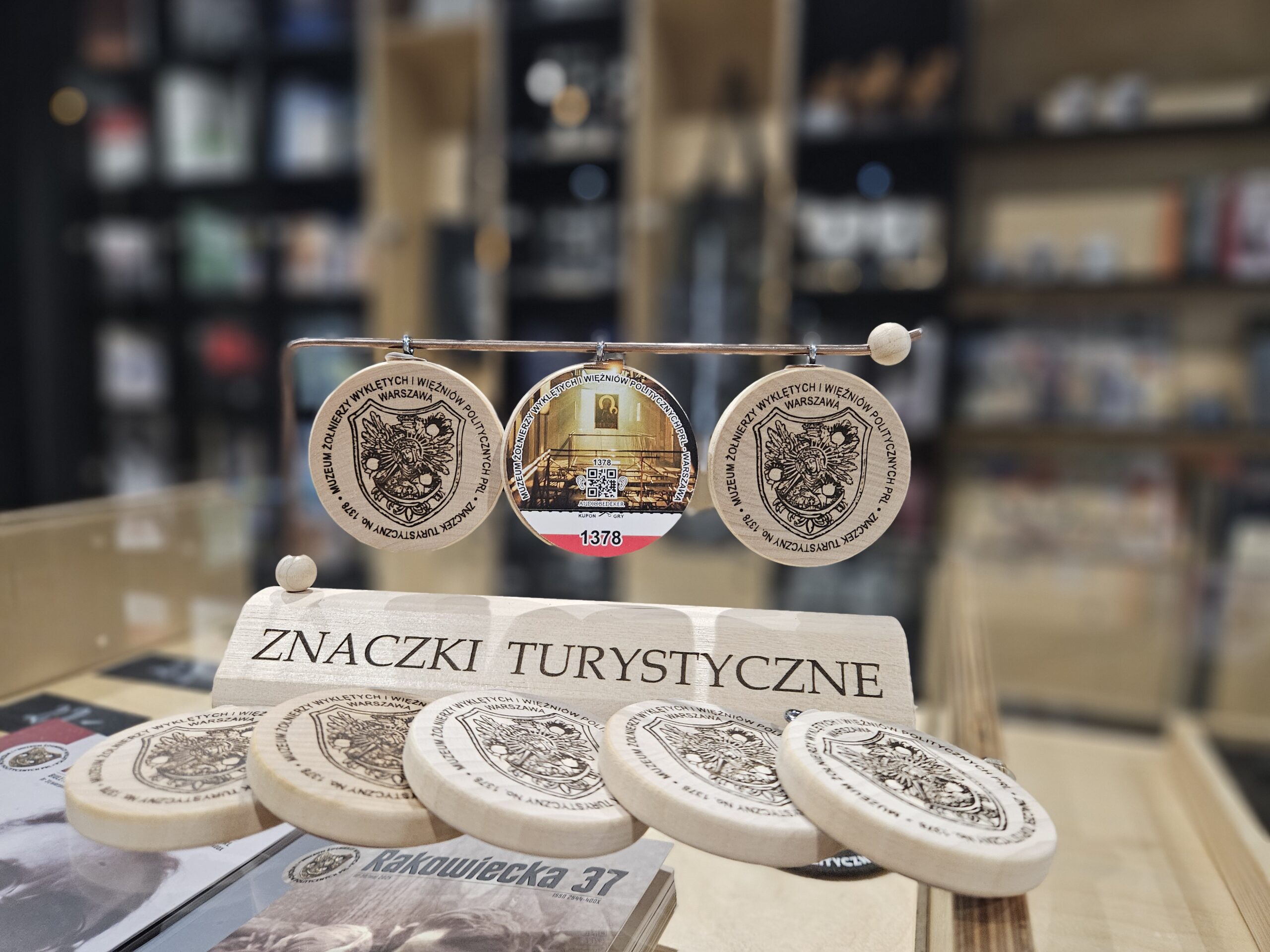 Znaczki turystyczne Muzeum Żołnierzy Wyklętych i Więźniów Politycznych PRL.