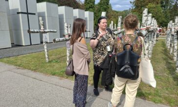 Spacer po Powązkach Wojskowych. Odwiedzamy kwaterę „Ł”.
