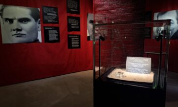 Fragment wystawy o katach i egzekucjach w więzieniu mokotowskim.