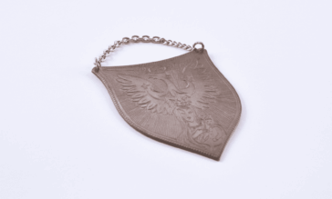 Przekazane pamiątki do muzeum: ryngraf Józefa Rządzkiego, oficera Wojska Polskiego, członka ZWZ i żołnierza AK, wykonany dla żony podczas pobytu w więzieniu.