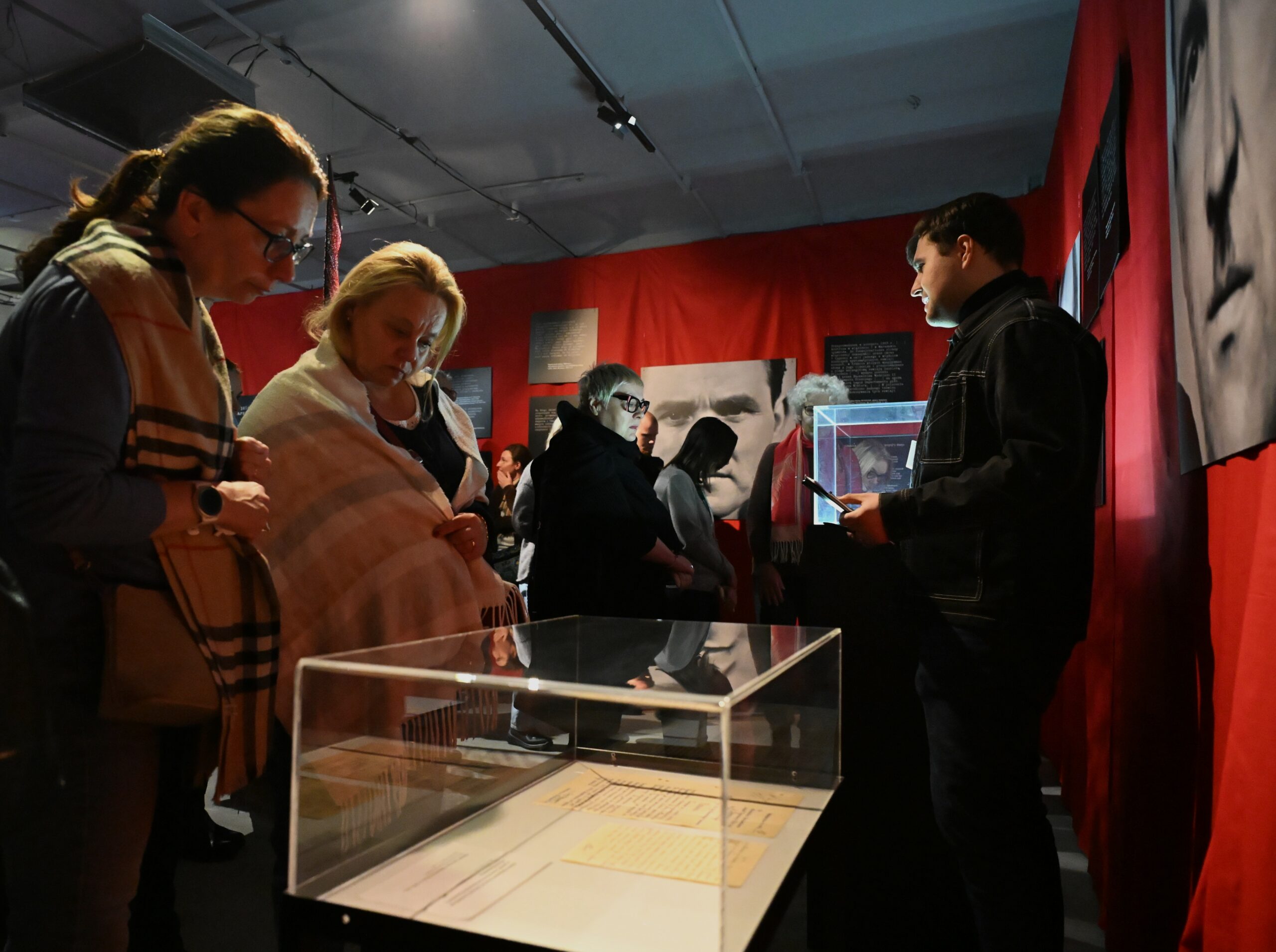 Wystawa „Metodą katyńską…”. Zwiedzanie z&nbsp;przewodnikiem