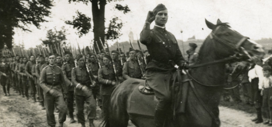 Łukasz Ciepliński na&nbsp;czele pododdziału 62 Pułku Piechoty.