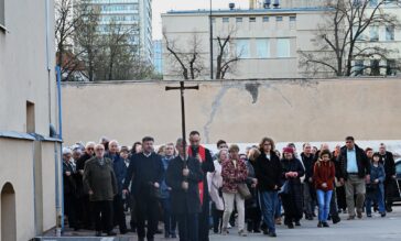 Droga Krzyżowa na Rakowieckiej w dawnym więzieniu mokotowskim.